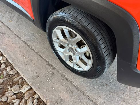 Used 2018 Jeep Renegade Latitude image 28