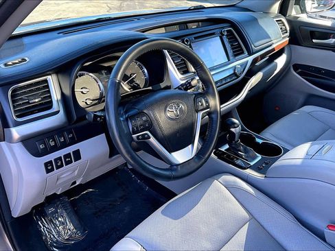 Used 2015 Toyota Highlander Limited Platinum image 17
