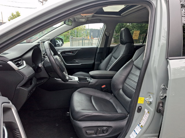 Certified 2021 Toyota RAV4 XLE Premium AWD/4WD image 9