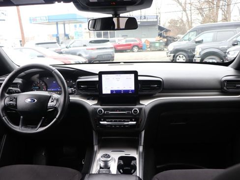 Used 2020 Ford Explorer XLT w/ Comfort Package image 18