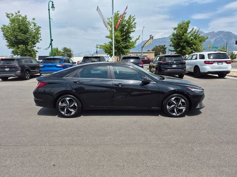 Used 2022 Hyundai Elantra SEL w/ Convenience + Premium Package FWD image 2