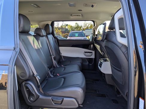 Used 2024 Kia Carnival SX image 16