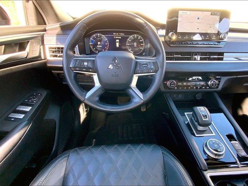 Used 2023 Mitsubishi Outlander SEL Black Edition image 5