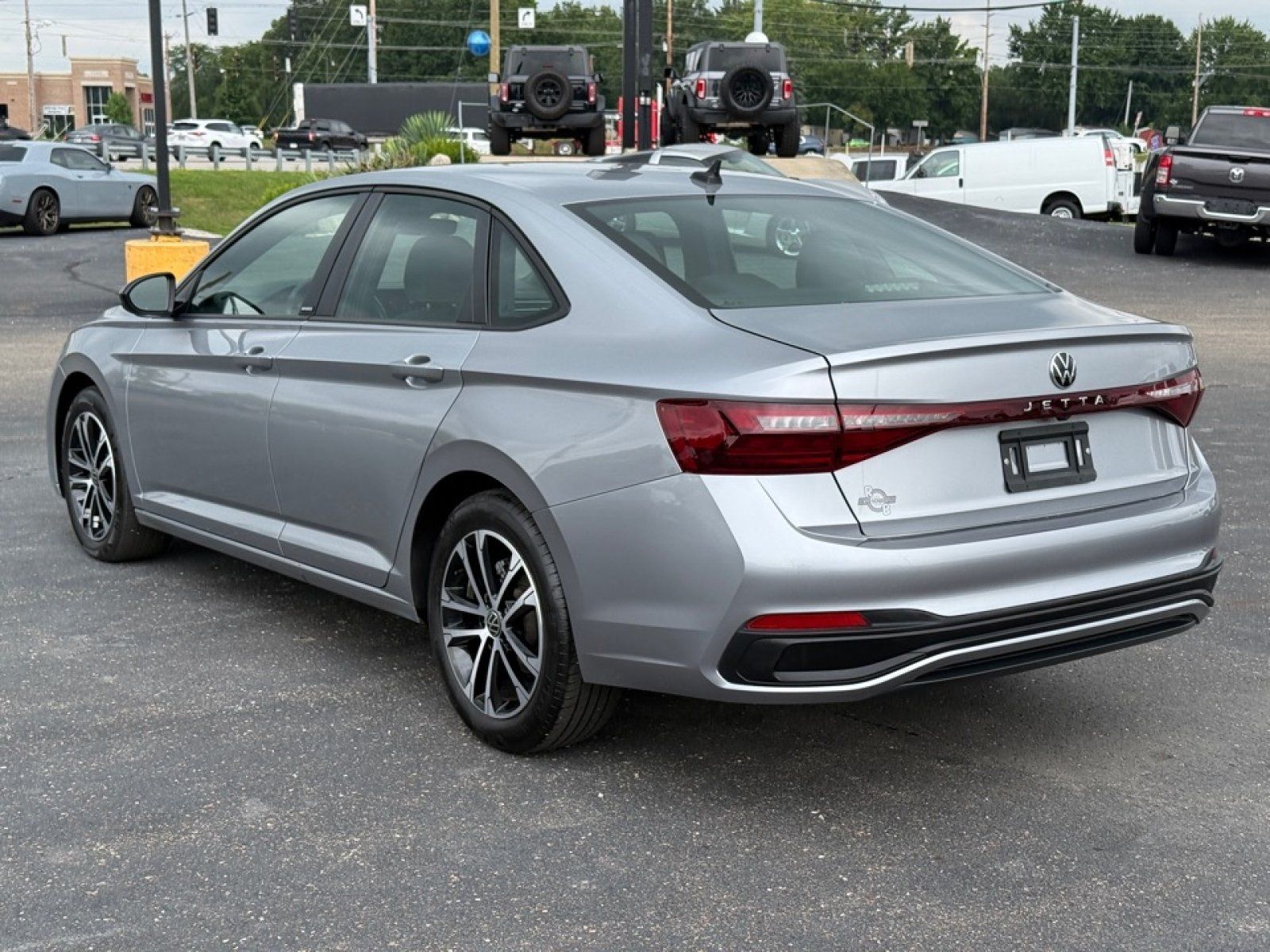 Used 2025 Volkswagen Jetta Sport FWD image 6