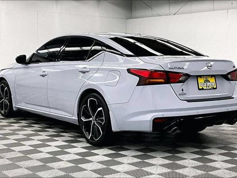 Used 2023 Nissan Altima 2.5 SR w/ SR Premium Package FWD image 2