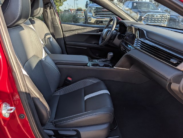 Used 2025 Toyota Camry SE w/ Convenience Package FWD image 30