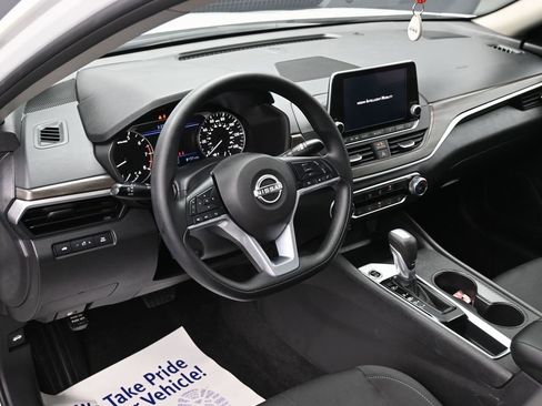 Used 2025 Nissan Altima 2.5 SV image 17