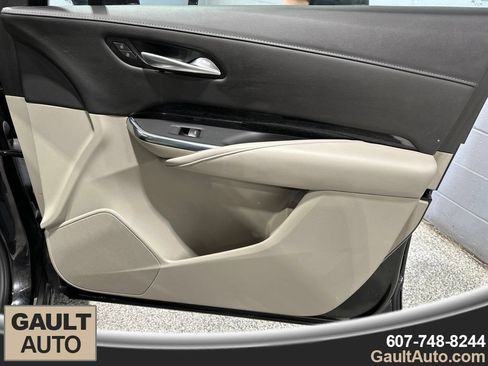 Used 2023 Cadillac XT4 Premium Luxury AWD/4WD image 17