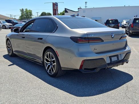 Used 2024 BMW i7 xDrive60 AWD/4WD image 4