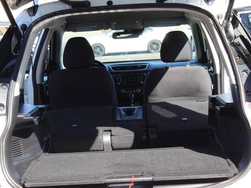 Used 2020 Nissan Rogue SV w/ Premium Package FWD image 17