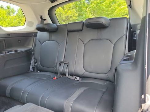 Used 2024 Honda Pilot Touring image 10