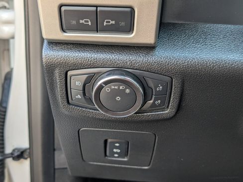 Used 2016 Ford F150 Lariat w/ Equipment Group 502A Luxury image 33