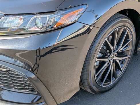 Used 2021 Toyota Camry SE image 10