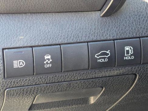 Used 2019 Toyota Camry SE image 7