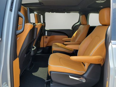 New 2023 Chrysler Pacifica Pinnacle image 5