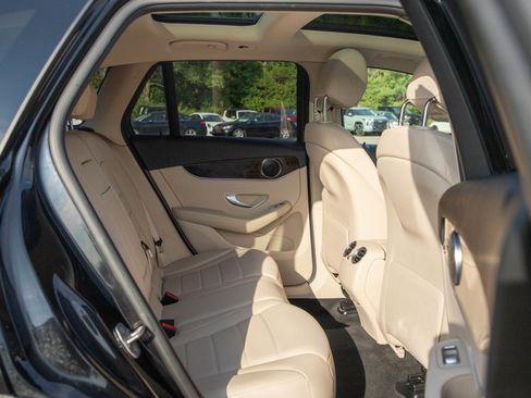 Used 2020 Mercedes-Benz GLC 300 4MATIC image 10