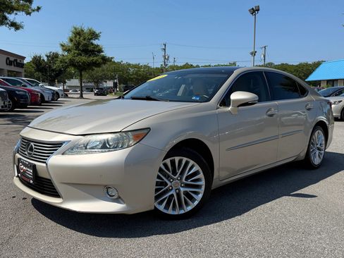 Used 2015 Lexus ES 350 w/ Ultra Luxury Package FWD image 2