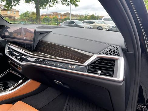 Used 2024 BMW X5 xDrive40i w/ Premium Package image 16