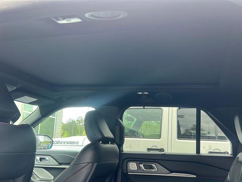 Used 2025 Ford Explorer ST image 14