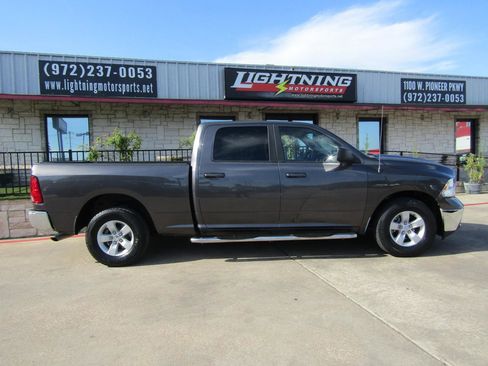 Used 2019 RAM 1500 Classic SLT RWD image 5