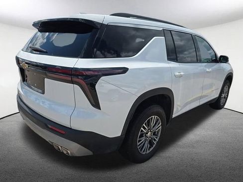 Used 2026 Chevrolet Traverse LT w/ LPO, Floor Liner Package AWD/4WD image 2