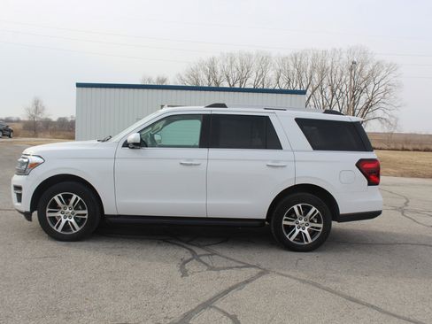 Used 2022 Ford Expedition Limited image 2