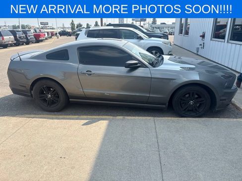 Used 2014 Ford Mustang Coupe RWD image 2
