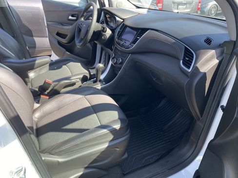Used 2022 Chevrolet Trax LT FWD image 18