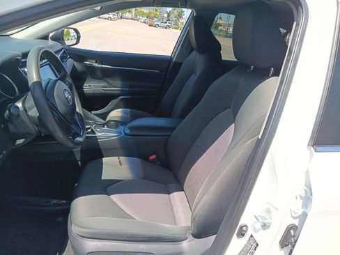 Used 2018 Toyota Camry LE FWD image 11
