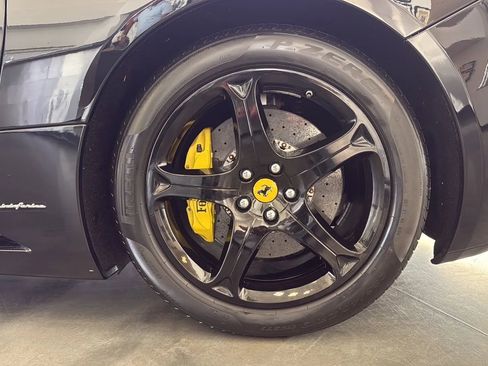 Used 2010 Ferrari California RWD image 23