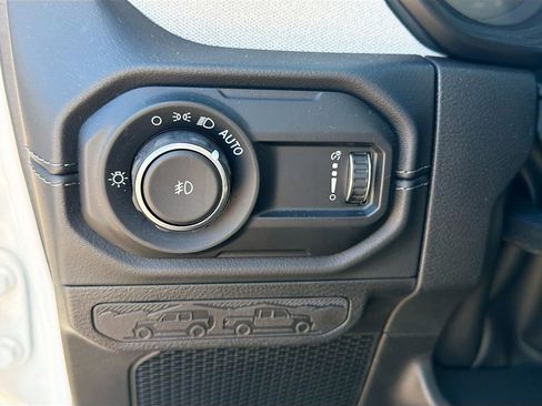 Used 2024 Jeep Wrangler Sahara image 33