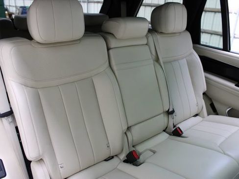 Used 2025 Land Rover Range Rover Long Wheelbase SE AWD/4WD image 18