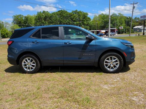 Used 2024 Chevrolet Equinox LS w/ LS Convenience Package AWD/4WD image 3
