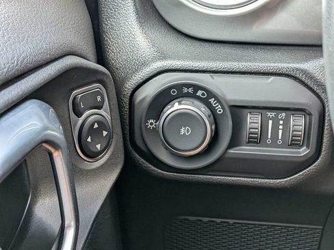 Used 2022 Jeep Wrangler Unlimited Sahara w/ Safety Group AWD/4WD image 30