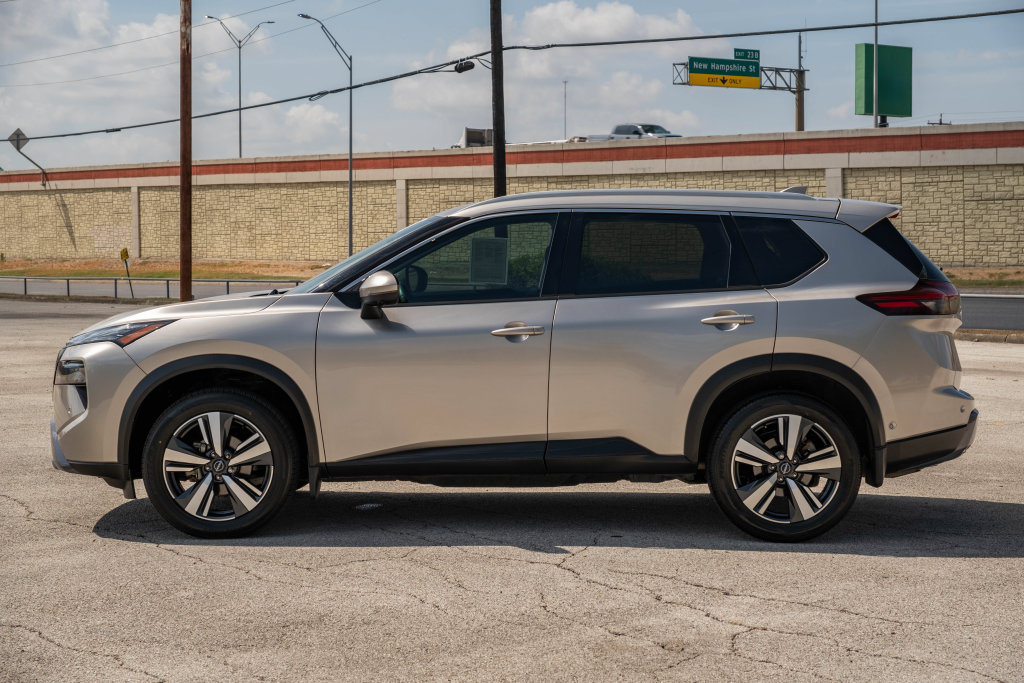 Used 2024 Nissan Rogue SL FWD image 5
