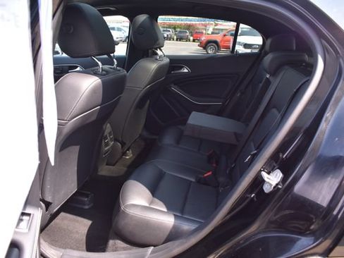 Used 2017 Mercedes-Benz GLA 250 4MATIC image 37