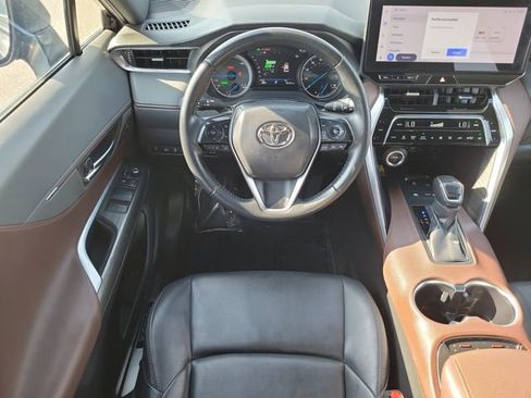 Used 2023 Toyota Venza XLE AWD/4WD image 11