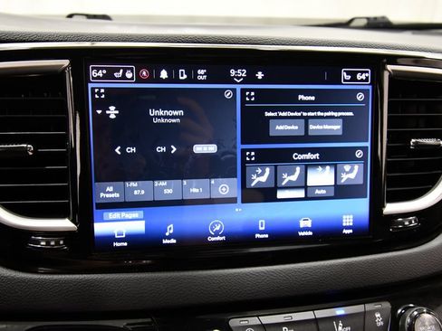 Used 2023 Chrysler Pacifica Touring-L FWD image 22