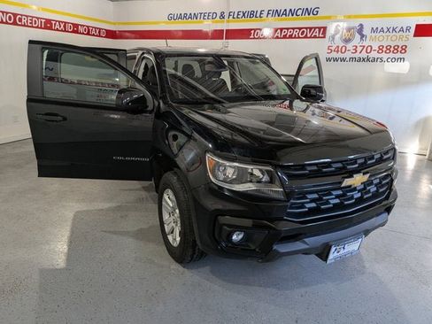 Used 2022 Chevrolet Colorado LT w/ LT Convenience Package image 9