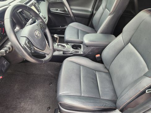 Used 2016 Toyota RAV4 SE image 13
