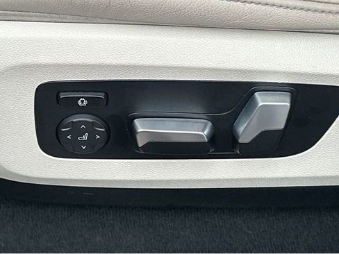 Used 2022 BMW X5 sDrive40i w/ M Sport Package RWD image 36