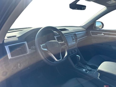 Used 2023 Volkswagen Atlas SE image 2