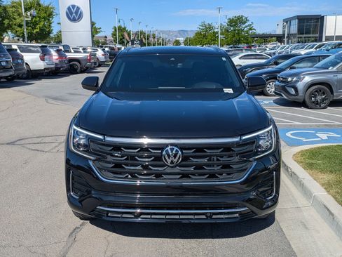 Certified 2024 Volkswagen Atlas Cross Sport SEL R-Line AWD/4WD image 12
