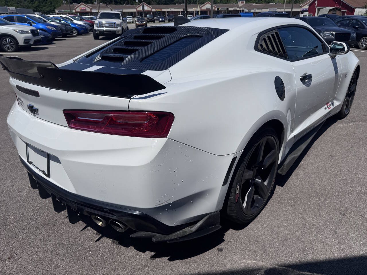 Used 2017 Chevrolet Camaro LT w/ Technology Package RWD image 5