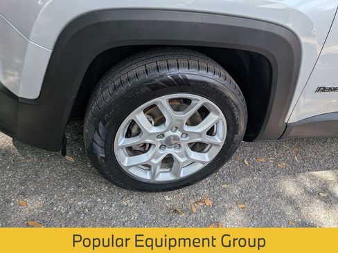Used 2017 Jeep Renegade Latitude w/ Popular Equipment Group FWD image 11