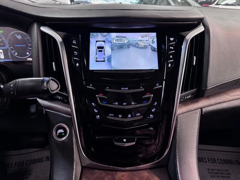 Used 2015 Cadillac Escalade ESV Luxury AWD/4WD image 28