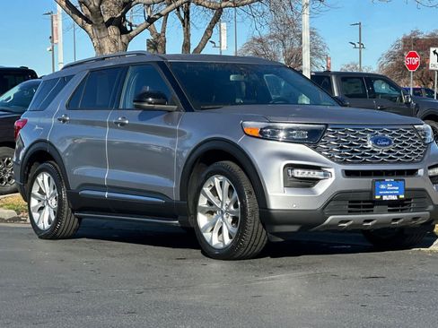 Certified 2023 Ford Explorer Platinum w/ Technology Package image 9