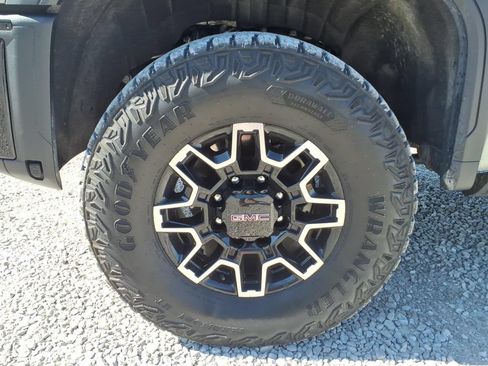 Used 2025 GMC Sierra 2500 AT4X AWD/4WD image 23