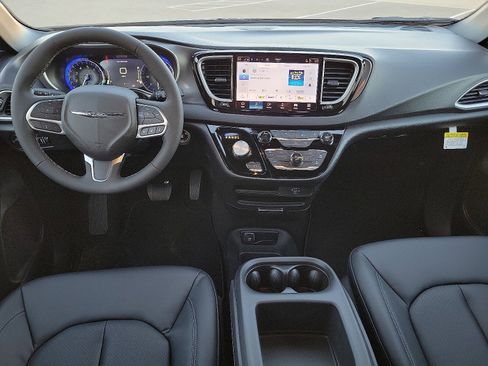 New 2026 Chrysler Voyager LX image 9