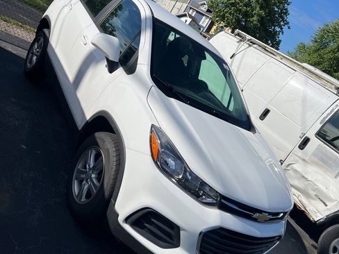 Used 2017 Chevrolet Trax LS AWD/4WD image 1